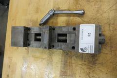 Kurt DL430 4" Double Lock Machine Vise with Handle