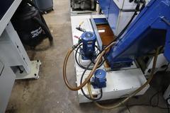 Daewoo Doosan 320/40 CNC Vertical Machining Center with 2 Station Pallet Changer, 12,000 RPM Spindle, 14 Station Rotary Turret, Chip Conveyor