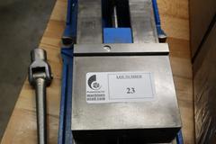 Kurt D688 6" Machine Vise, Steel Jaws, Handle