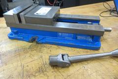 Kurt D688 6" Machine Vise with Handle and Hard Jaws