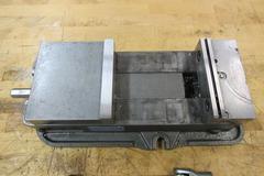 Kurt D675 6" Machine Vise with Hard Jaws and Handle