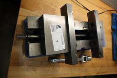Kurt DX6 6" Machine Vise, Steel Jaws, Handle