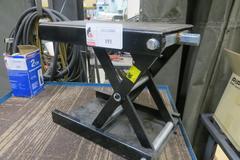 Manual Lift Table 14.5" X 9" Work Table