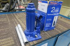 Westward 2 Ton Hydraulic Bottle Jack