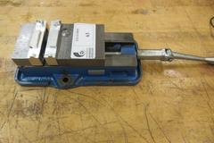 Kurt D40 4" Machine Vise with Handle and Aluminum Jaws