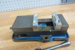 Kurt D40 4" Machine Vise with Handle and Aluminum Jaws
