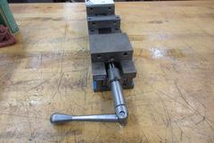 Kurt DL430 4" Double Lock Machine Vise with Handle