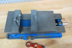 Kurt D675 6" Machine Vise with Steel Soft Jaws and SPI Speed Handle