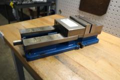 Kurt DX6 6" Machine Vise, Steel Jaws, Handle