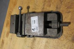 Kurt D-60 6" Machine Vise W/ Jaws & Handle