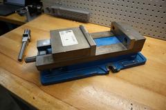 Kurt D675 Machine Vise, 6" with Steel Jaws, Handle