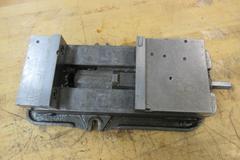 Kurt D675 6" Machine Vise with Hard Jaws *No Handle*