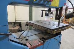 DoAll 3613-1 Vertical Band Saw, 36" Throat, 30-1/2" x 24" Table, Work Light