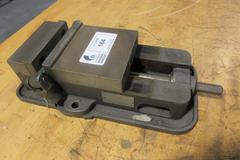 Kurt D-60 6" Machine Vise W/ Jaws & Handle