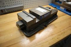 Kurt D675 Machine Vise 6" with Steel Jaws