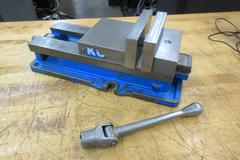 Kurt D675 6" Machine Vise With 3" Tall Steel Jaws and Handle