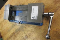 Kurt D675 6" Machine Vise with Handle