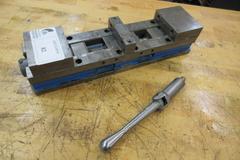 Kurt DL430 4" Double Lock Machine Vise with Handle