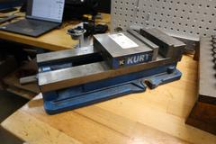 Kurt D688 6" Machine Vise w Steel Jaws