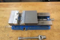Kurt D688 6" Machine Vise with Handle and Aluminum Soft Jaws