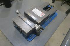 Kurt D-688 6" Vise with Steel Jaws and Handle