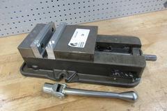 Kurt D675 6" Machine Vise with Aluminum Soft Jaws and Handle