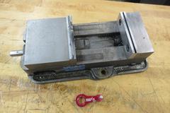 Kurt D675 6" Machine Vise with Hard Jaws and Mini Speed Handle