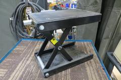 Manual Lift Table 14.5" X 9" Work Table