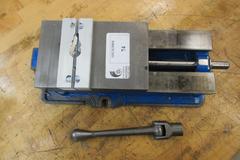 Kurt D675 6" Machine Vise with Handle and Aluminum Jaws