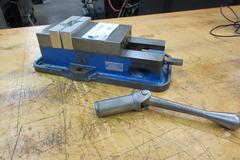 Kurt D40 4" Machine Vise with Handle and Aluminum Jaws
