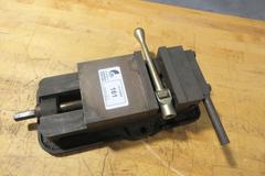 Kurt D-60 6" Machine Vise W/ Jaws & Handle