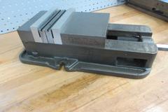 Kurt D675 6" Machine Vise with Aluminum and Hard Jaws