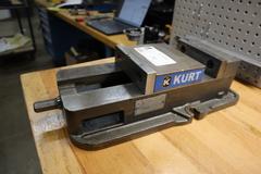 Kurt D675 Machine Vise 6" with Steel Jaws