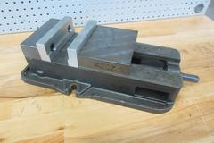 Kurt D675 6" Machine Vise with Aluminum Jaws