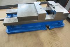 Kurt D688 6" Machine Vise with Handle and Steel Soft Jaws