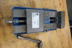 Kurt D688 6" Machine Vise with Handle