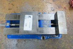 Kurt D688 6" Machine Vise *No Jaws or Handle*