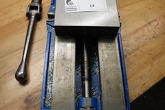Kurt D688 6" Machine Vise, Handle, Aluminum Jaws