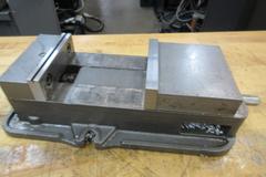 Kurt D675 6" Machine Vise with Hard Jaws and Handle