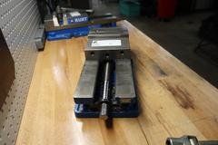 Kurt DX6 6" Machine Vise, Steel Jaws, Handle