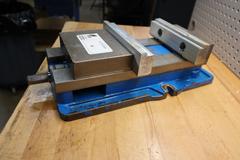 Kurt D-675 6" Machine Vise with Handle, Aluminum Jaws
