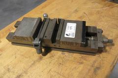 Kurt DL-600C 6" Double Lock Machine Vise W/ Jaws & Handle