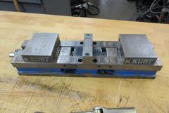 Kurt DL-400 4" Double Lock Machine Vise with Handle