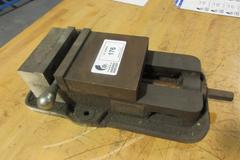 Kurt D-60 6" Machine Vise W/ Jaws & Handle