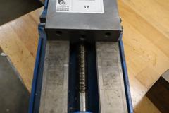 Kurt D688 6" Machine Vise w Steel Jaws