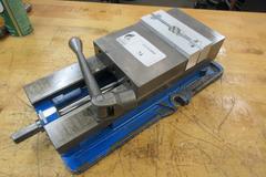 Kurt D675 6" Machine Vise with Handle and Aluminum Jaws