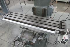 Bridgeport 2J Vertical Knee Mill, Mitutoyo 2-Axis DRO, Quill Scale, Power Table Feed