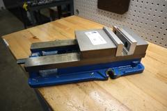 Kurt D688 6" Machine Vise, Handle, Aluminum Jaws