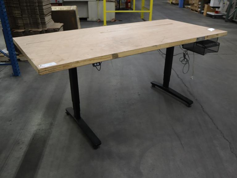 Adjustable Height Electric Lift Work Bench on Casters