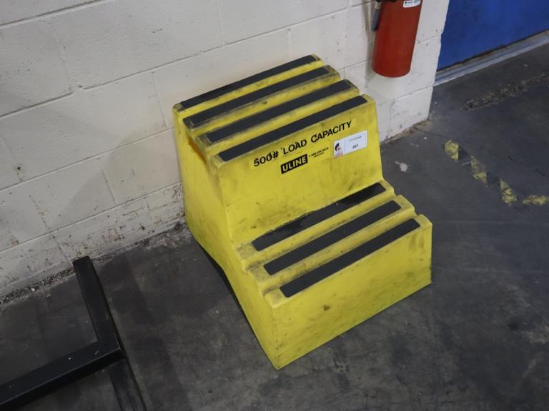 ULINE 500# Capacity Plastic Steps -20" High